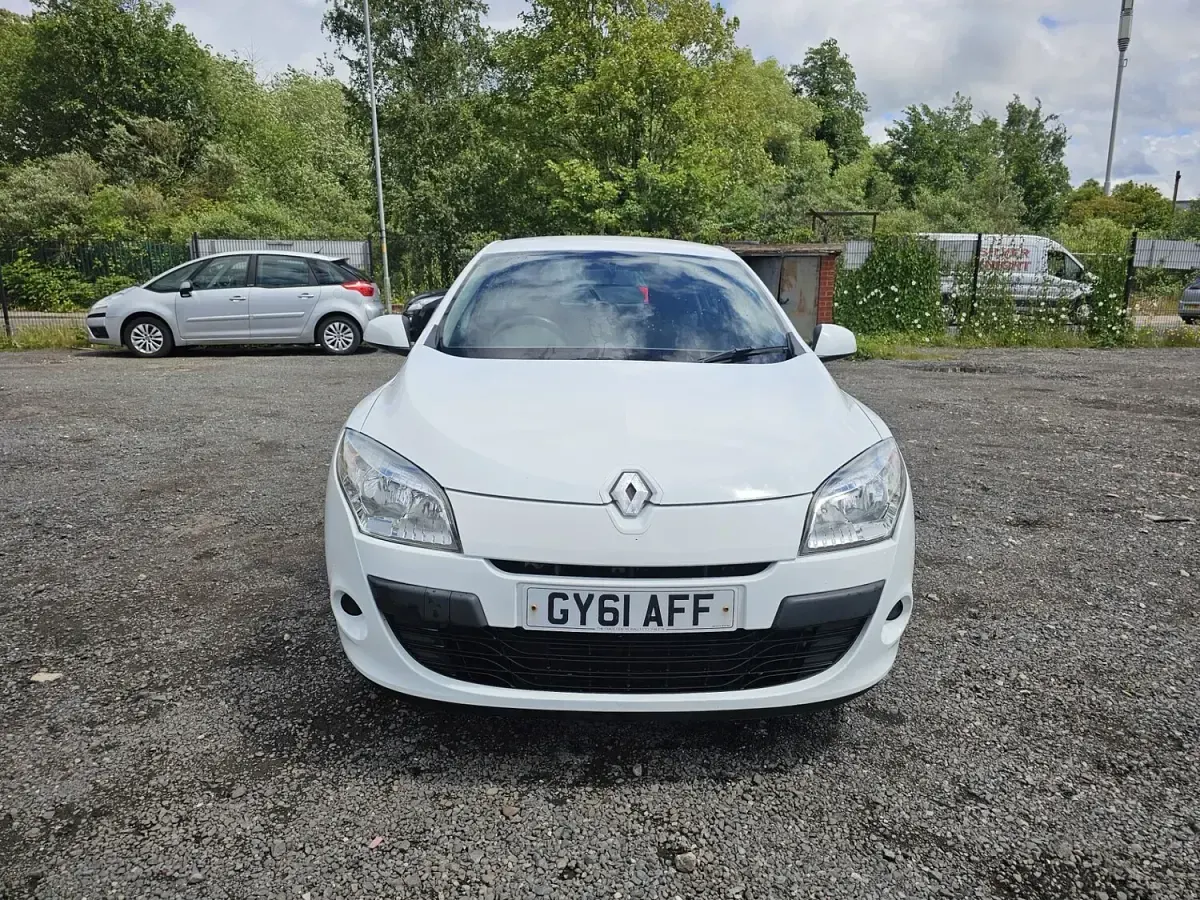 Used Renault Mégane 2011 White Hatchback