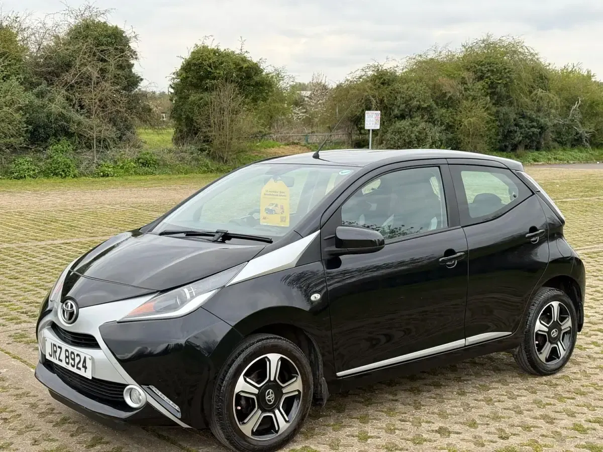 Gebraucht Toyota Aygo X-clusiv 68 PS (50 kW) 2015 Schwarz Kleinwagen