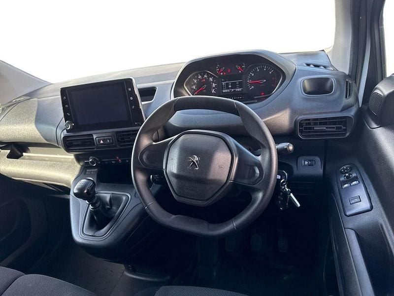 Used Peugeot Partner Premium 100 HP (73 kW) 2022 White MPV