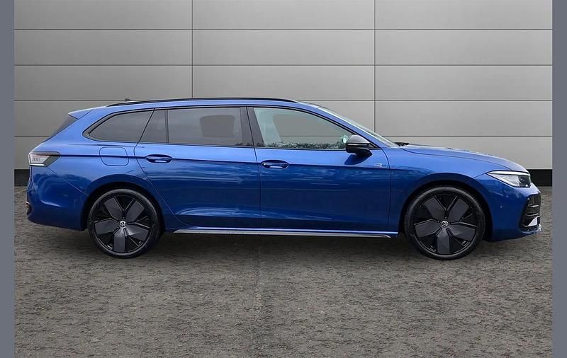 Used VW Passat R-line 150 HP (110 kW) 2024 Blue Estate