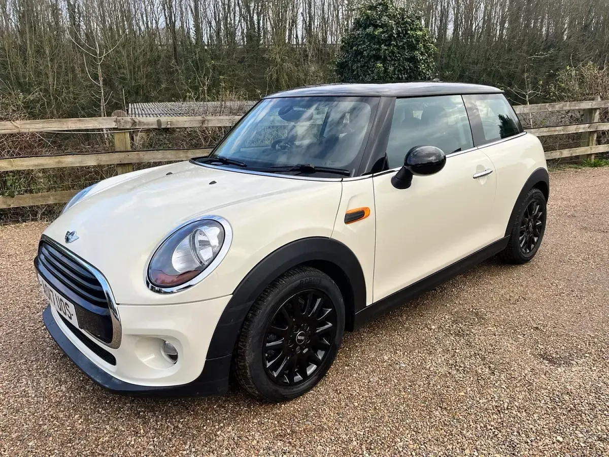 Used Mini Cooper Hatch 136 HP (100 kW) 2017 White Hatchback