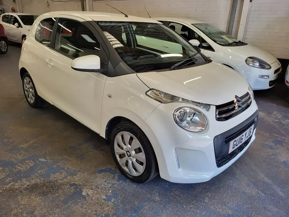 Used Citroën C1 Feel 68 HP (50 kW) 2016 White Hatchback