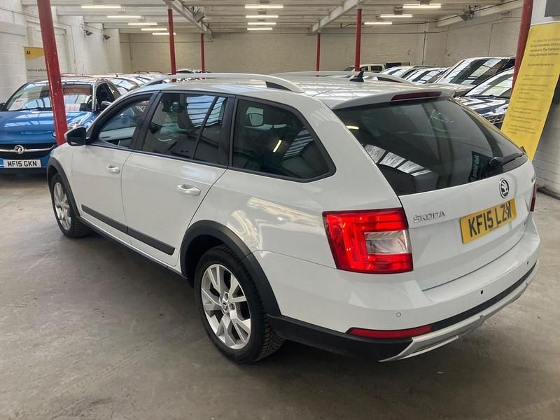 Used Skoda Octavia Scout 4x4 150 HP (110 kW) 2015 White Hatchback