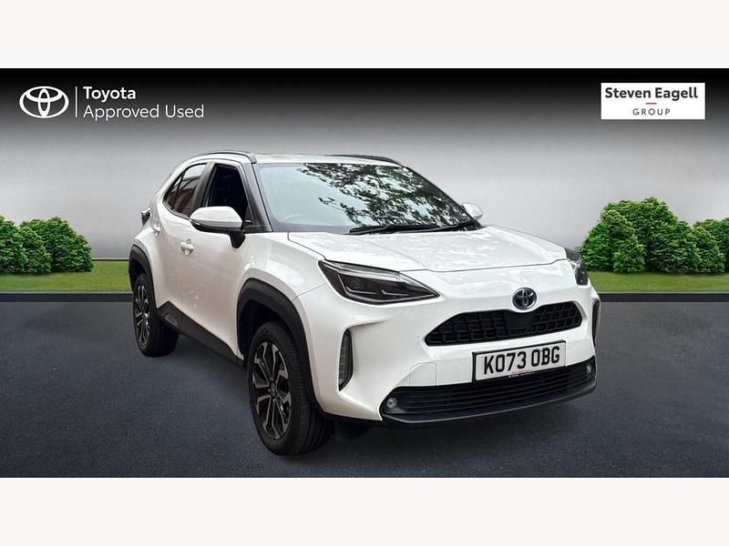 White Used 2024 Toyota Yaris Hybrid Design Hatchback | £21,922 (Expensive) - Image 1/3