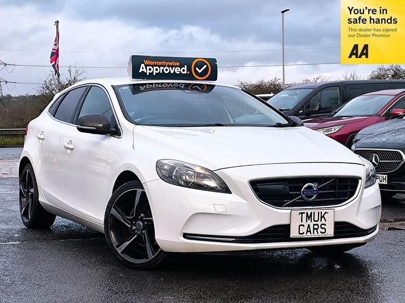 Used Volvo V40 SE 180 HP (132 kW) 2014 White Hatchback