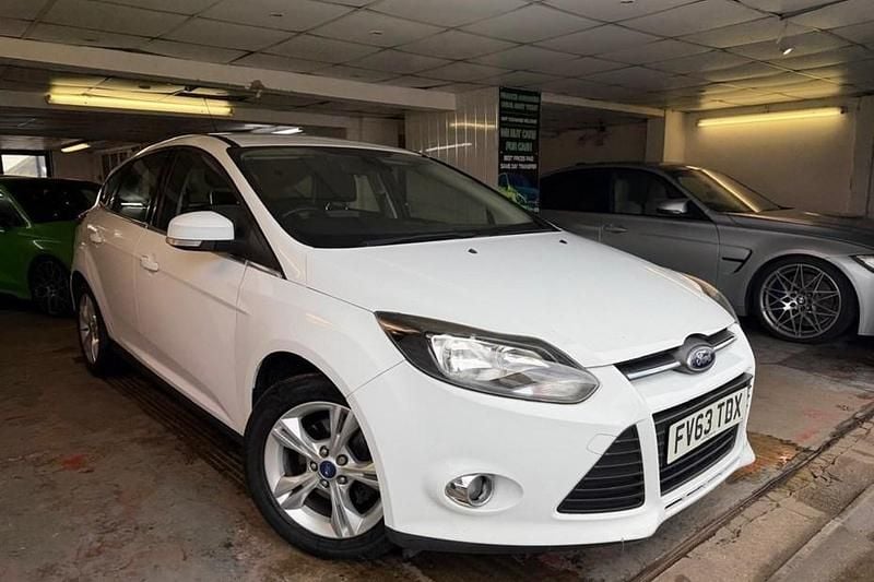 Used Ford Focus Zetec 115 HP (84 kW) 2013 White Hatchback