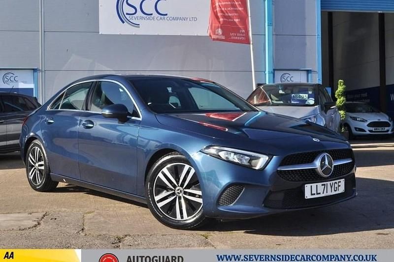 Begagnad Mercedes A180 2022 Halvkombi