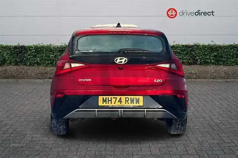 Usado Hyundai i20 Advanced 100 CV (73 kW) 2025 Rojo Utilitario