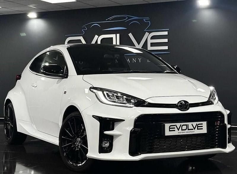 Used Toyota Yaris 272 HP (200 kW) 2021 White Hatchback