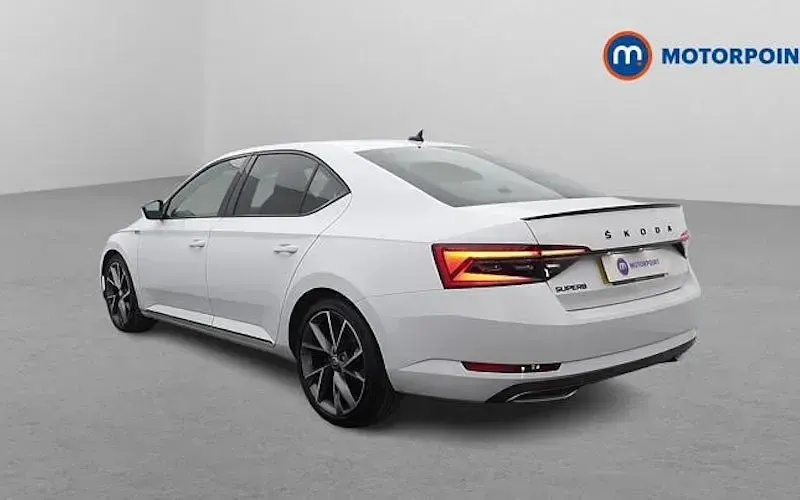 Used Skoda Superb SportlinePlus 190 HP (139 kW) 2023 White Hatchback