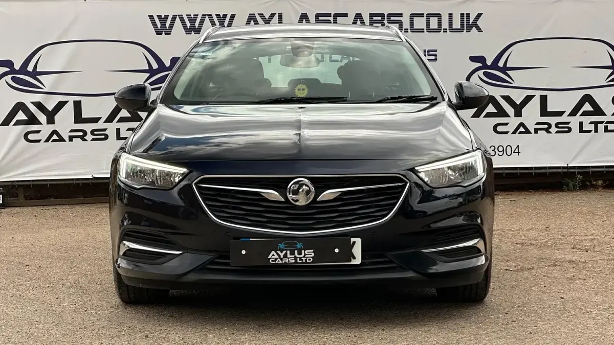 Used Vauxhall Insignia 210 HP (154 kW) 2018 Blue Estate