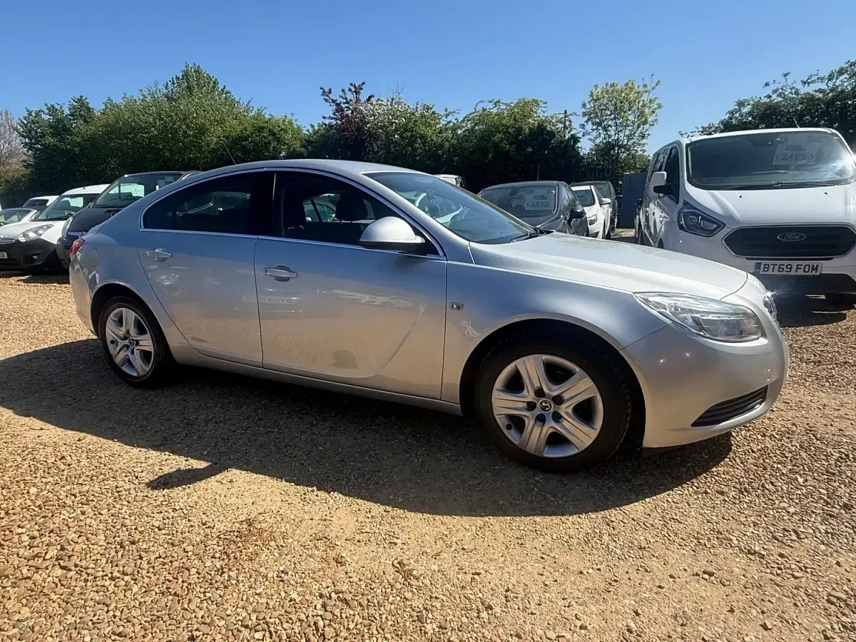 Used Vauxhall Insignia 140 HP (102 kW) 2012 Silver Hatchback