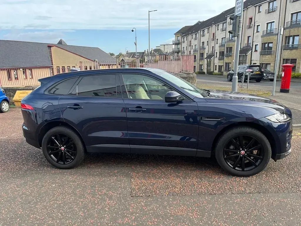 Used Jaguar F-Pace Portfolio 180 HP (132 kW) 2017 Blue SUV