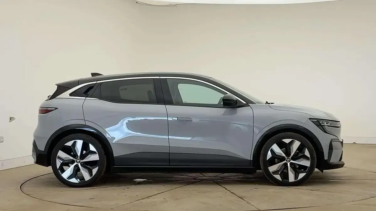 Used Renault Megane E-Tech Techno 160 kW (218 HP) 2023 Grey/black Hatchback