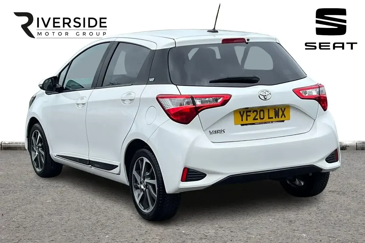 Used Toyota Yaris 111 HP (81 kW) 2020 Pure white Hatchback
