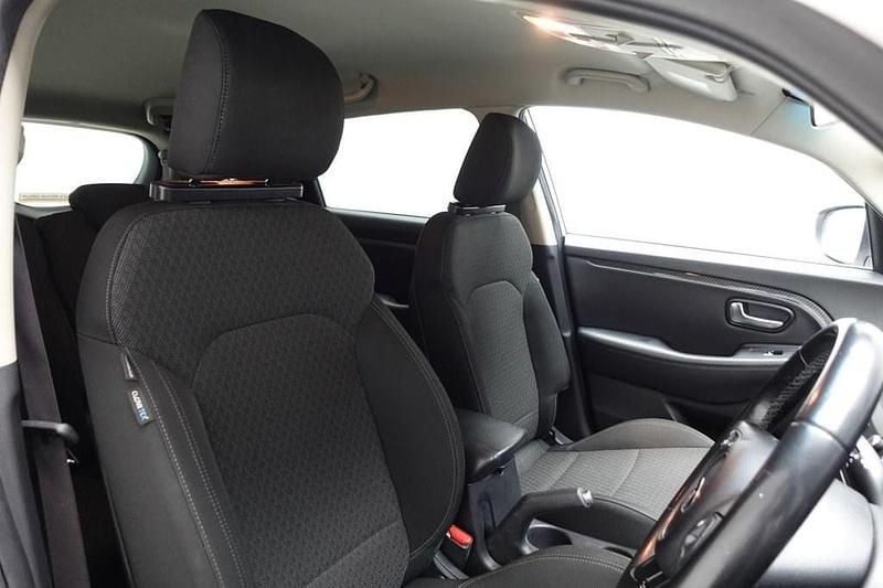 Used Kia Carens 139 HP (102 kW) 2018 White MPV