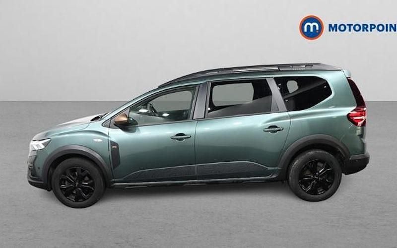 Used Dacia Jogger Extreme 110 HP (80 kW) 2024 Green MPV