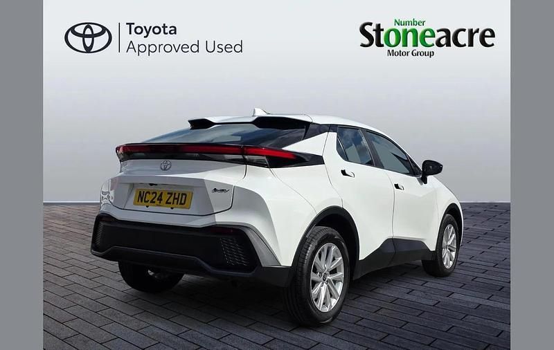 Used Toyota C-HR 138 HP (101 kW) 2024 White SUV