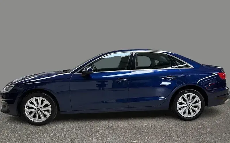 Used Audi A4 Premium 150 HP (110 kW) 2023 Blue Sedan