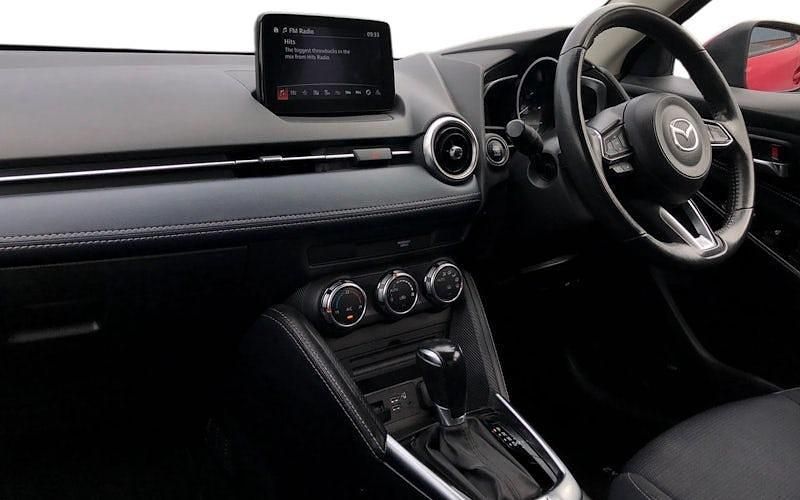 Begagnad Mazda 2 Inclusive 90 HK (66 kW) 2020 Röd Halvkombi