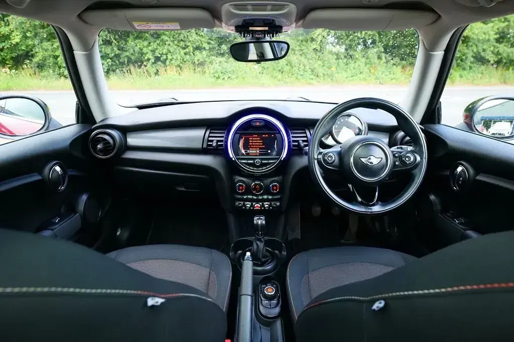 Used Mini Cooper Hatch 136 HP (100 kW) 2014 Red Hatchback