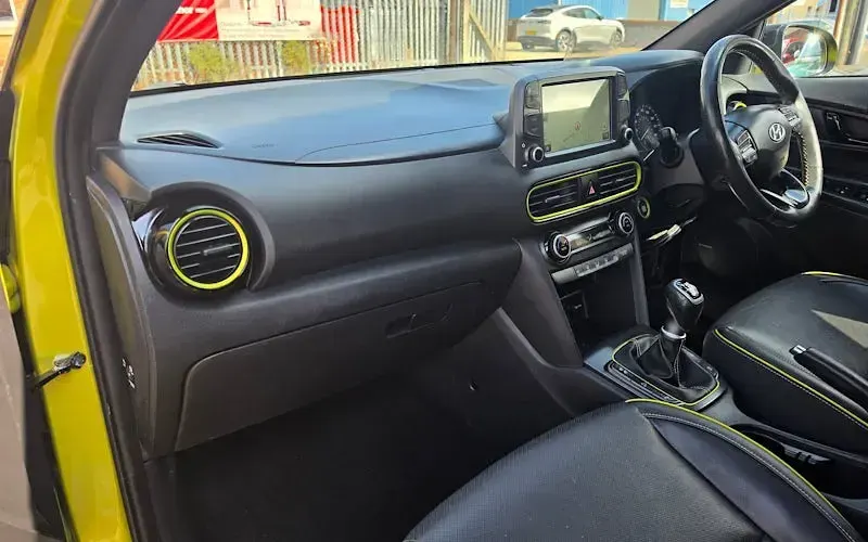 Used Hyundai Kona Premium SE 120 HP (88 kW) 2017 Yellow SUV
