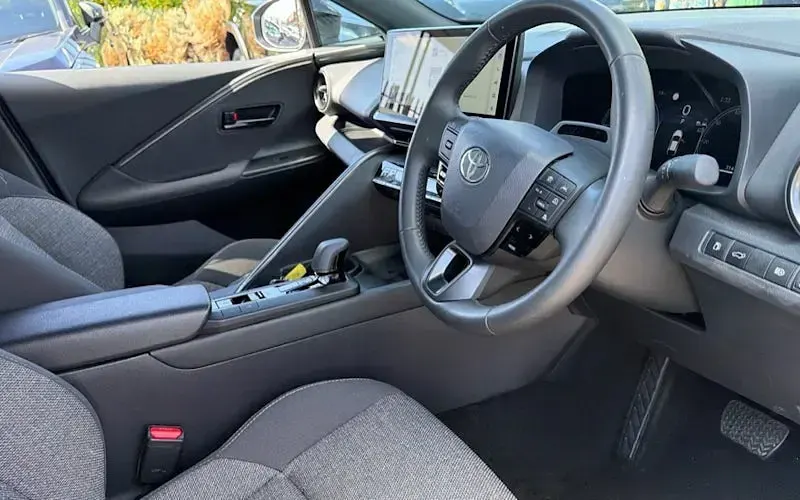New Toyota C-HR Design 140 HP (102 kW) 2026 Silver SUV