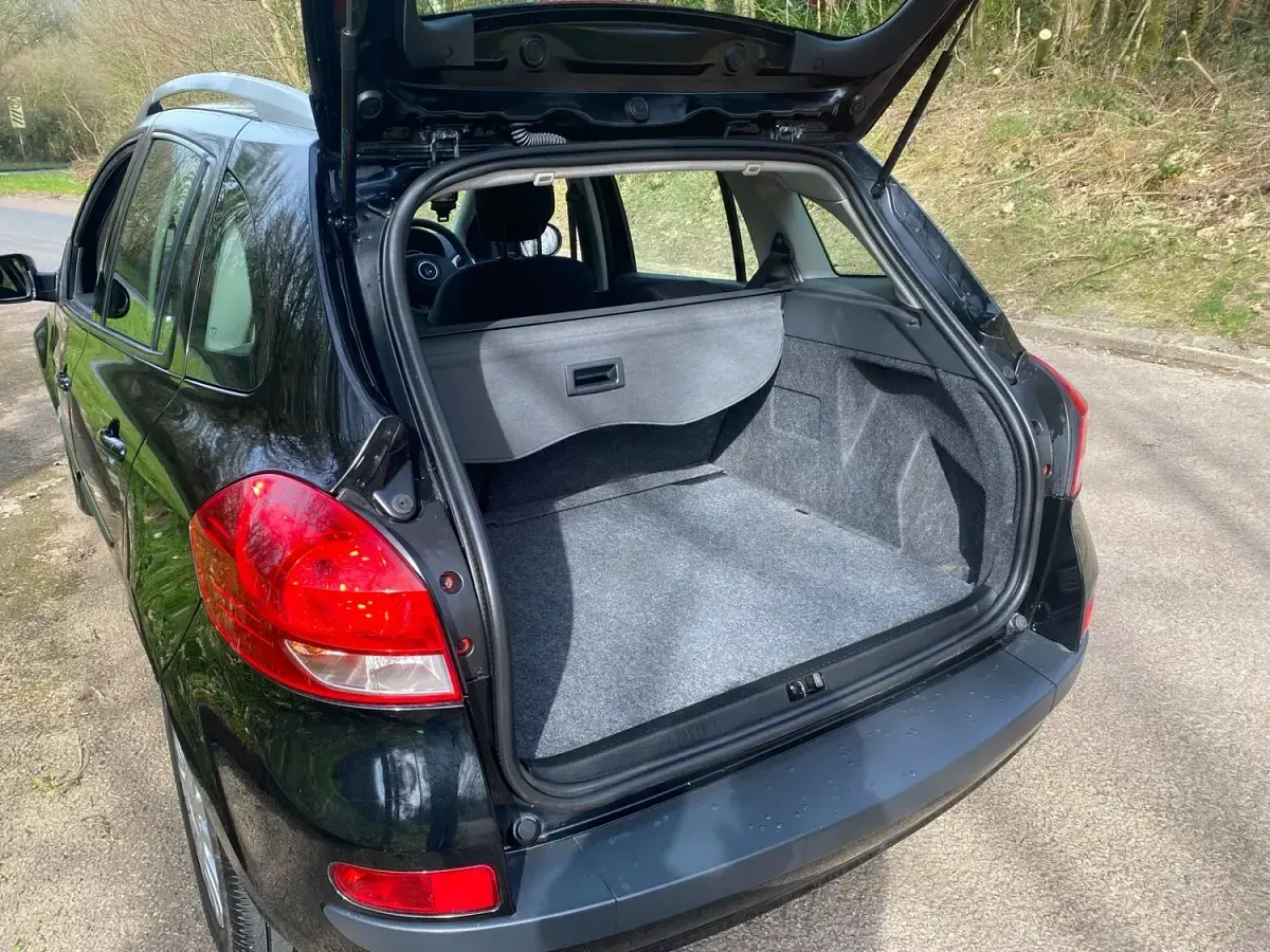 Used Renault Clio Expression+ 88 HP (64 kW) 2012 Black Estate