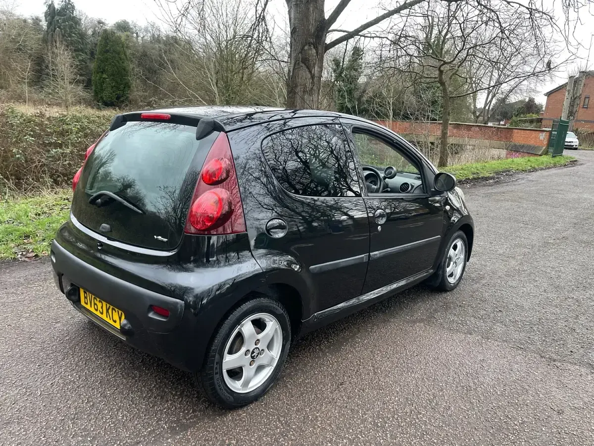 Used Peugeot 107 Allure 68 HP (50 kW) 2013 Black Hatchback