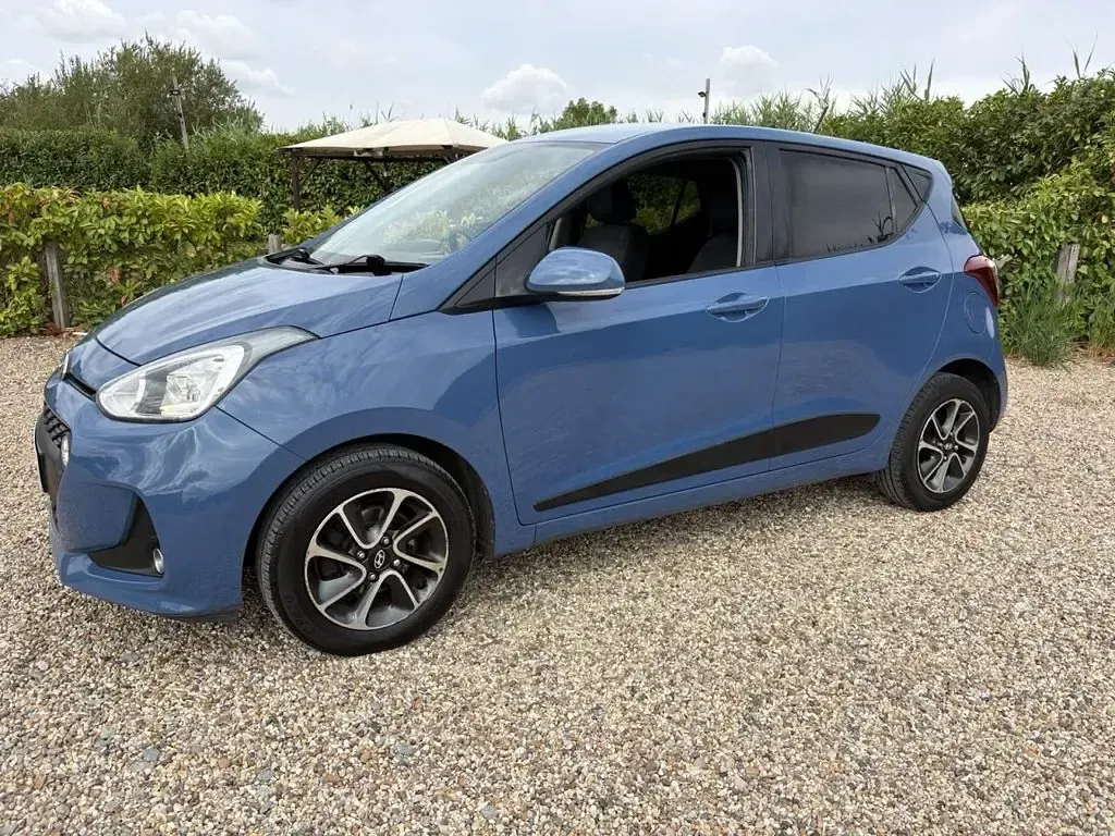 Used Hyundai i10 Premium 66 HP (48 kW) 2017 Blue Hatchback