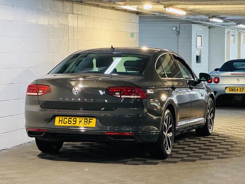 Usado VW Passat SEL 150 HP (110 kW) 2020 Cinzento Sedan