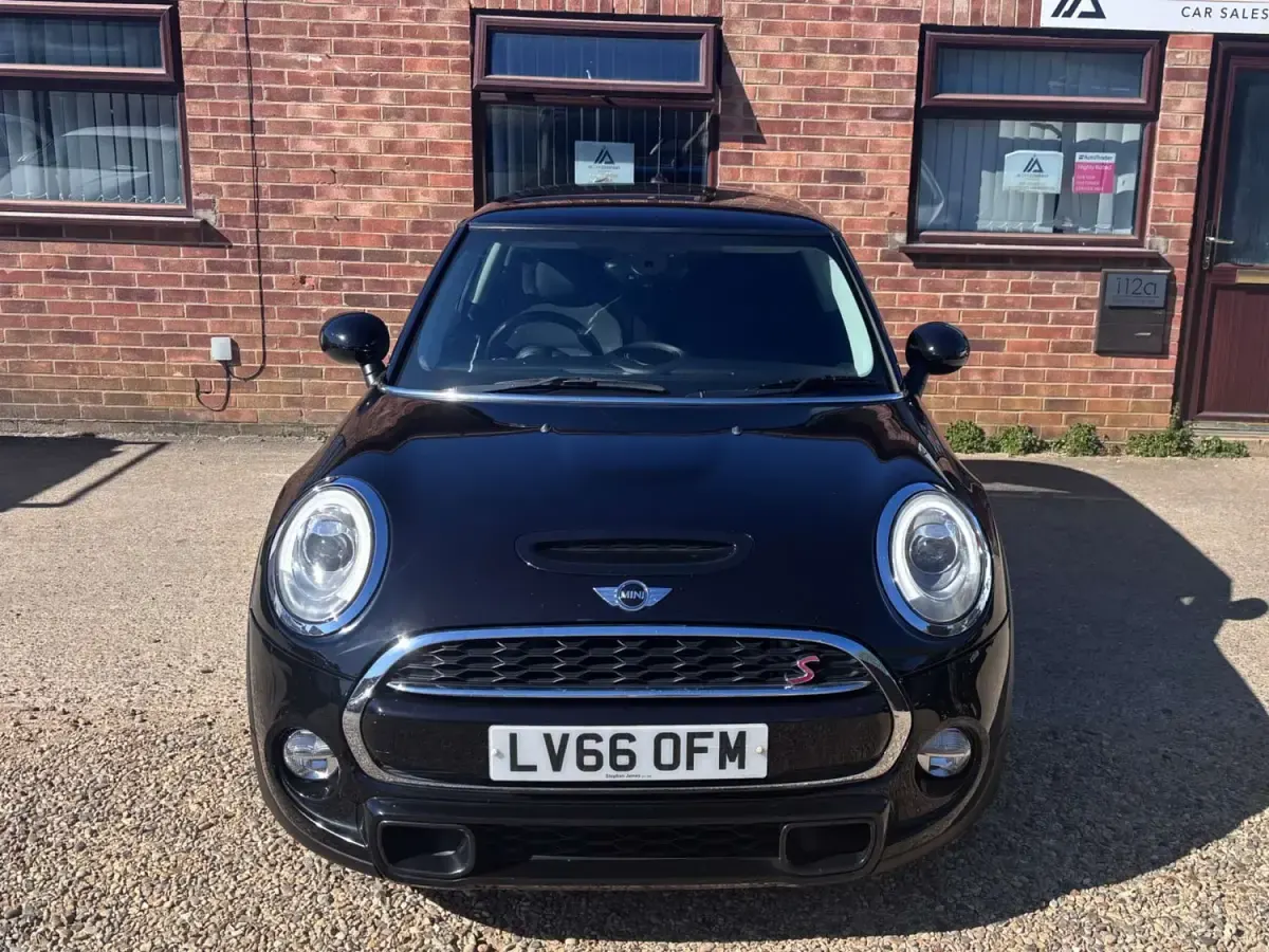 Używany Mini Cooper S Hatch 2016 Czarny Hatchback