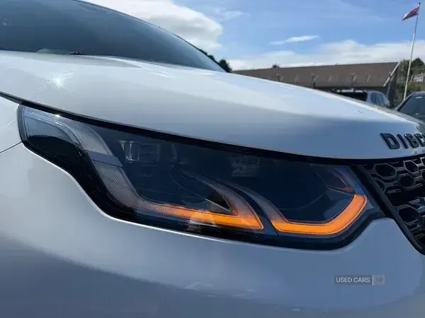 Used Land Rover Discovery 5 SE 2019 White SUV