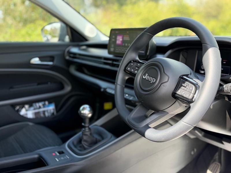 Ny Jeep Avenger Longitude 100 HK (73 kW) 2026 Röd SUV
