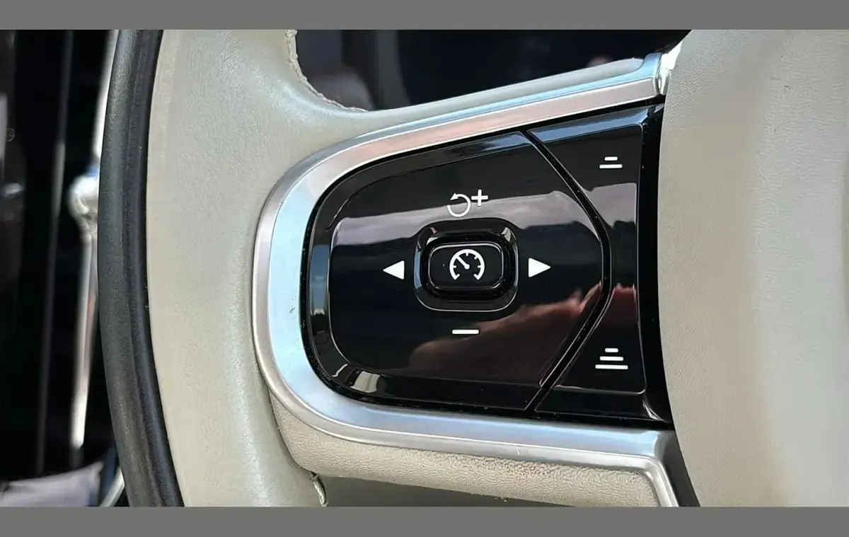 Used Volvo V90 CC 232 HP (170 kW) 2022 Black Estate