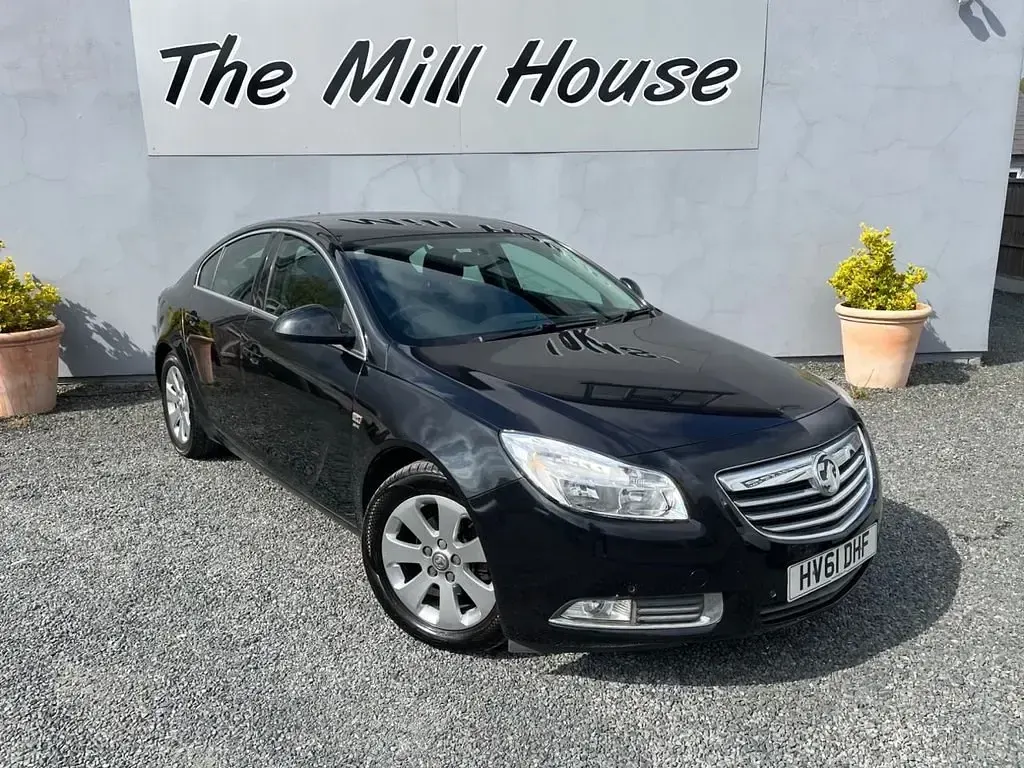 Begagnad Vauxhall Insignia SRi 2011 Svart Halvkombi