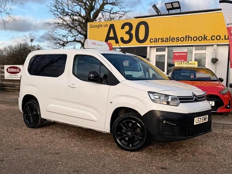 Used Citroën Berlingo 100 HP (73 kW) 2021 White MPV