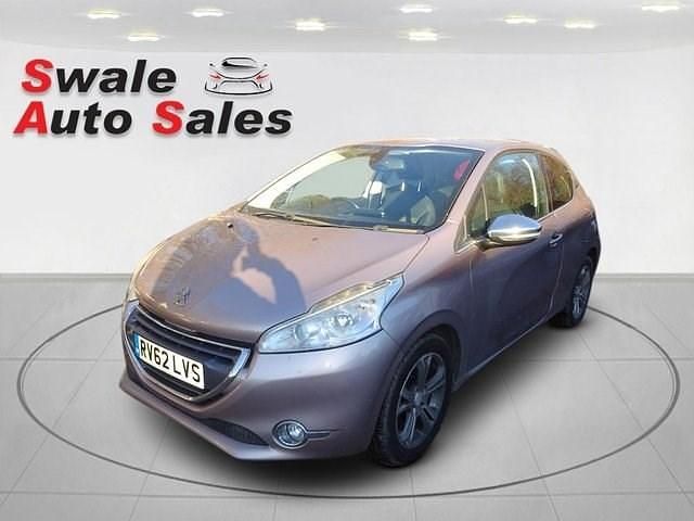 Second-hand Peugeot 208 Allure 2012 Roz Hatchback