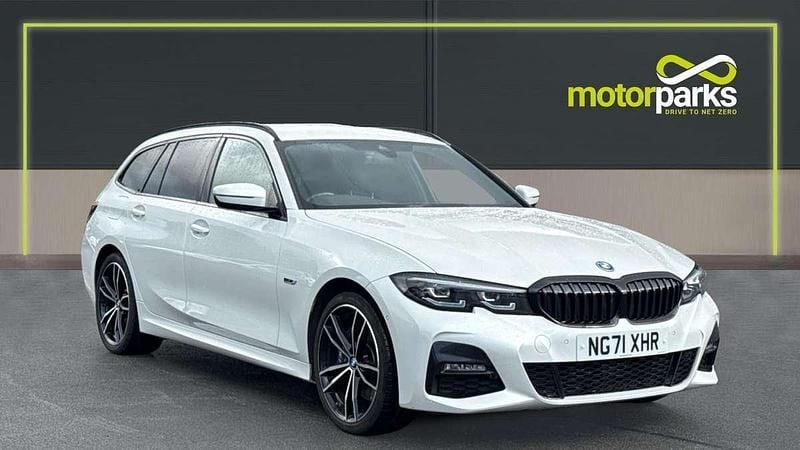 Alpine white gloss Used 2022 BMW 330e M Sport Estate | £21,000 (Good price) - Image 1/4