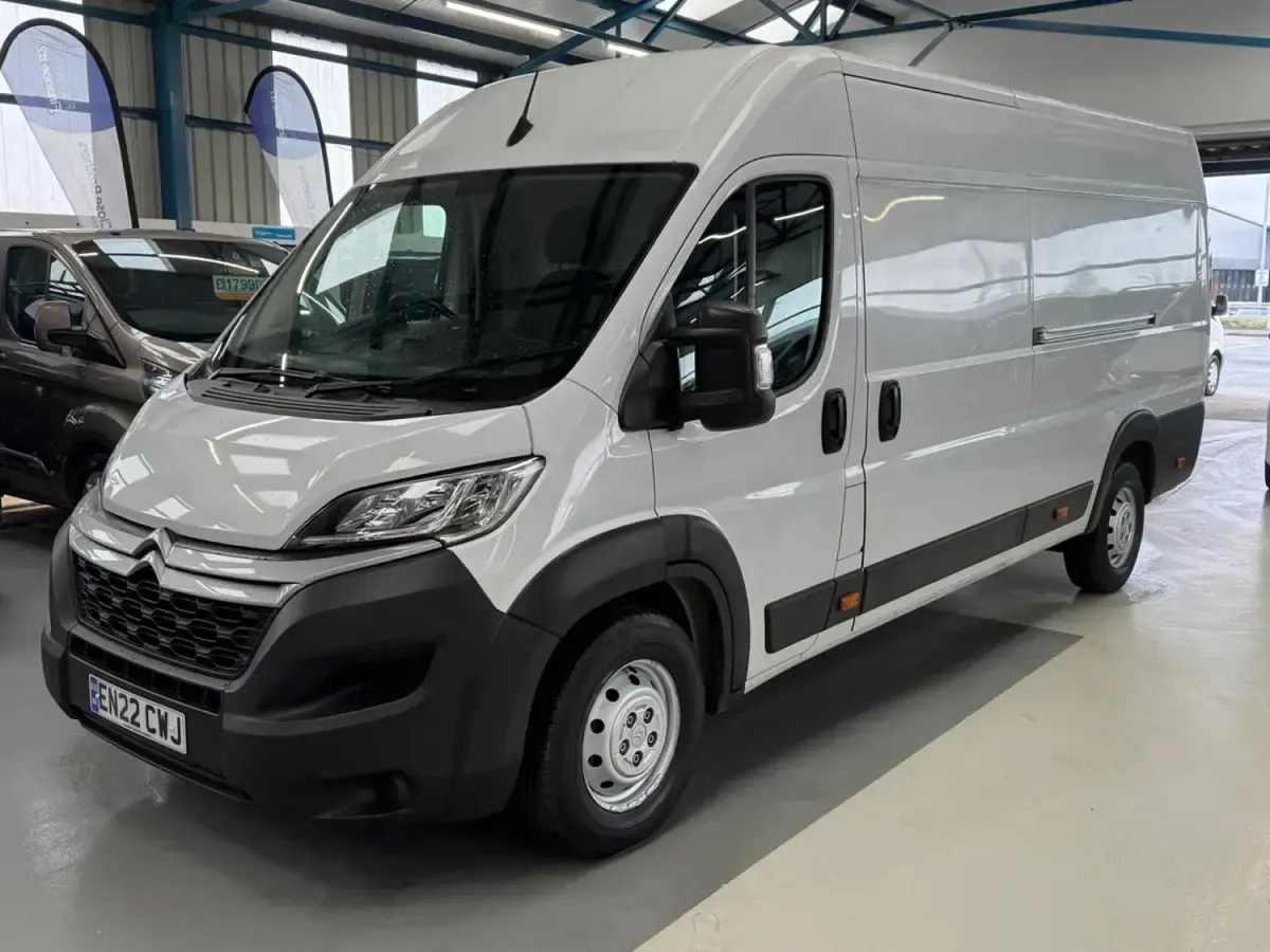 Usado Citroën Relay 140 HP (102 kW) 2022 Branco Van