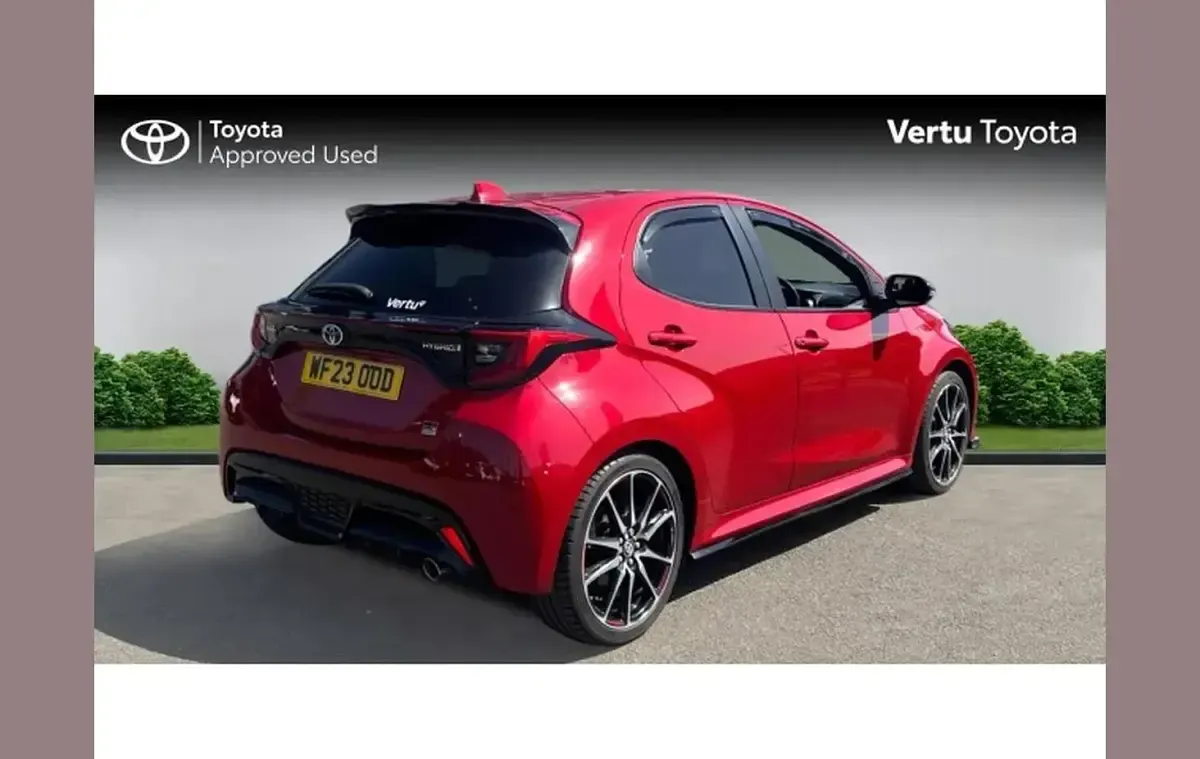 Used Toyota Yaris Hybrid Sport 113 HP (83 kW) 2023 Red Hatchback