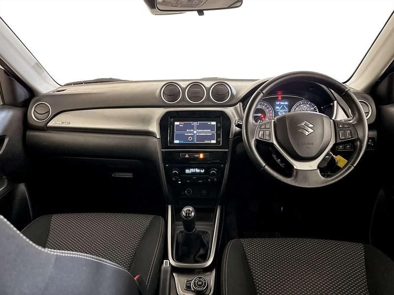 Used Suzuki Vitara SZ-T 111 HP (81 kW) 2018 White Hatchback
