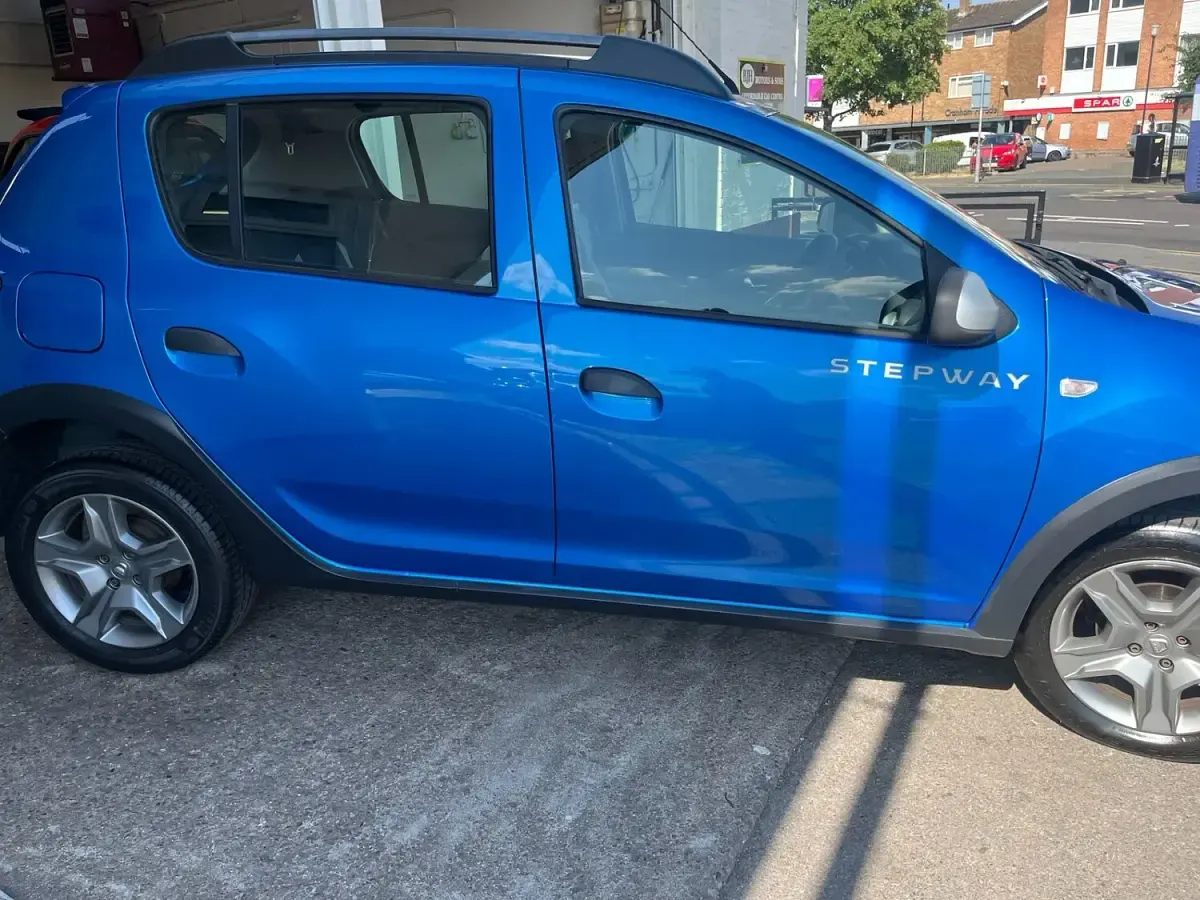 Used Dacia Sandero Comfort 90 HP (66 kW) 2018 Blue Hatchback