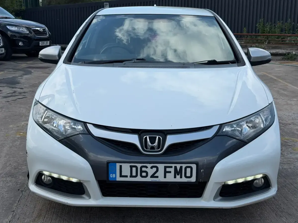 Begagnad Honda Civic EX 150 HK (110 kW) 2012 Vit Halvkombi