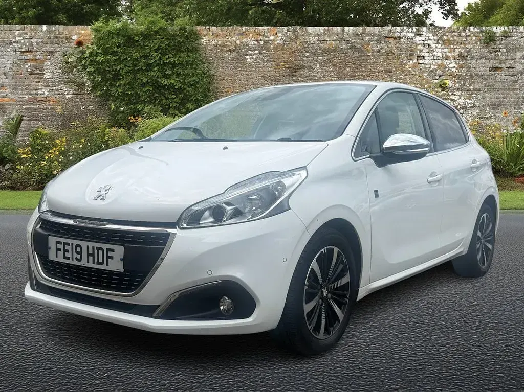 Used Peugeot 208 S 110 HP (80 kW) 2019 White Hatchback