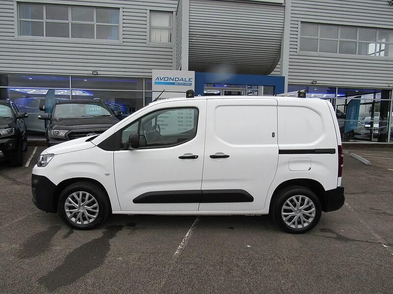 Used Citroën Berlingo 100 HP (73 kW) 2020 White MPV
