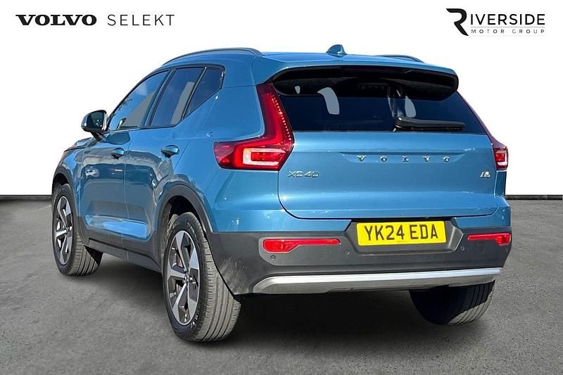 Begagnad Volvo XC40 Core 2024 Blå SUV