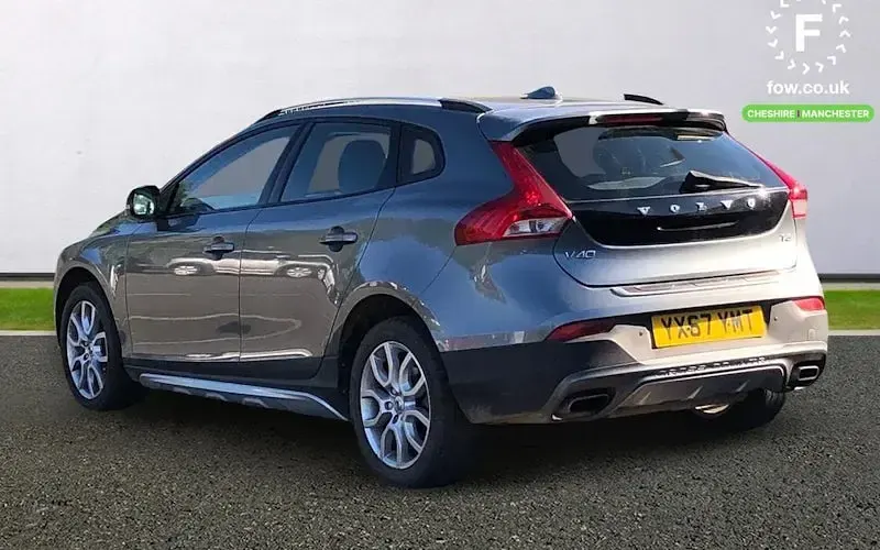 Usado Volvo V40 Pro 152 HP (111 kW) 2017 Cinzento Citadino