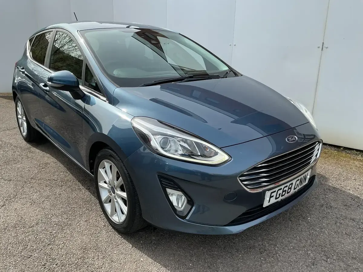 Begagnad Ford Fiesta Titanium 120 HK (88 kW) 2018 Blå Halvkombi