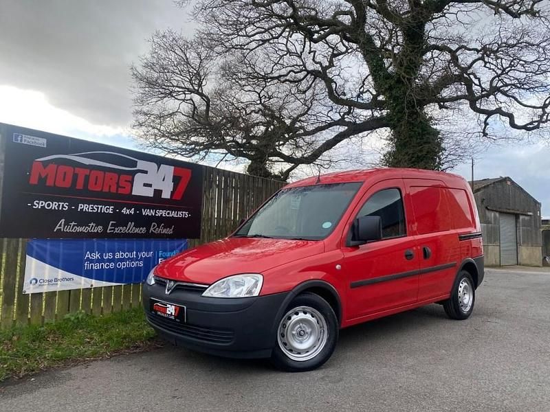 Red Used 2010 Vauxhall Combo MPV | £4,995 (A bit pricey) - Image 1/4